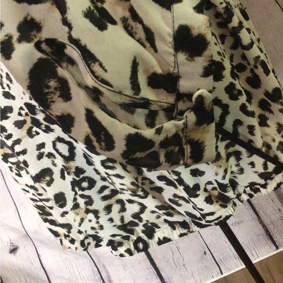 Torrid women’s plus long sleeves animal print cheetah blouse top size 2 - Picture 4 of 9